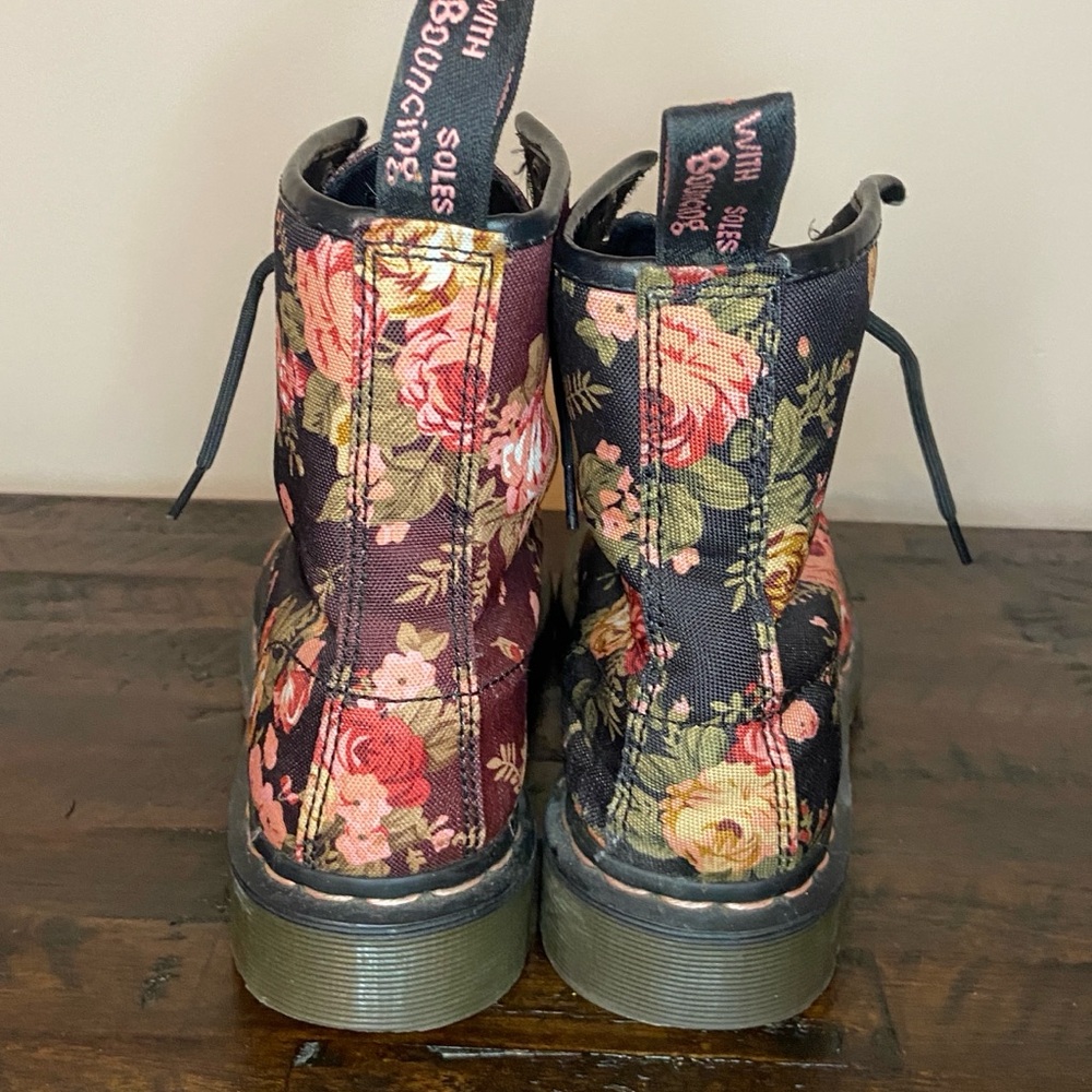 Dr. Martens Victorian Flowers Floral Canvas Boots Docs 11821 Black Pink Size 9 - Picture 4 of 11
